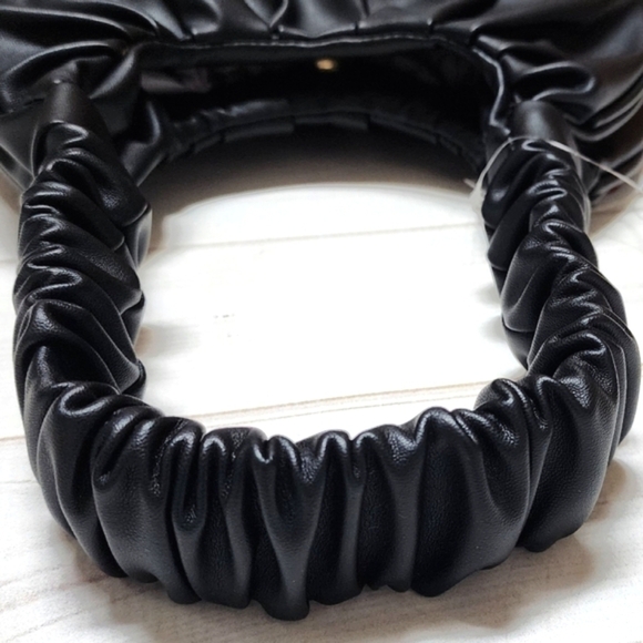 Black Scrunch Strap Shoulder Bag - New With Tags - Picture 6 of 6